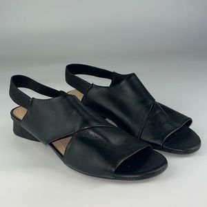 Nurture Gennye Leather Cross Band Sandal Sz: 7.5M